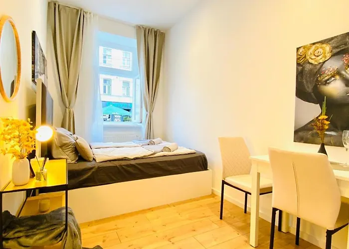 Ottakring Gem Shared 4-Br Retreat Breathtaking City Views