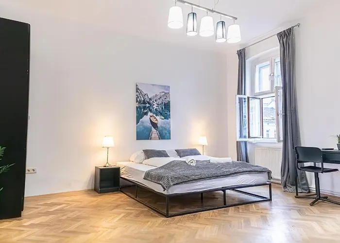 Spacious 2Br Apt -Near Wiener Stadthalle Burggassewiener Well Located