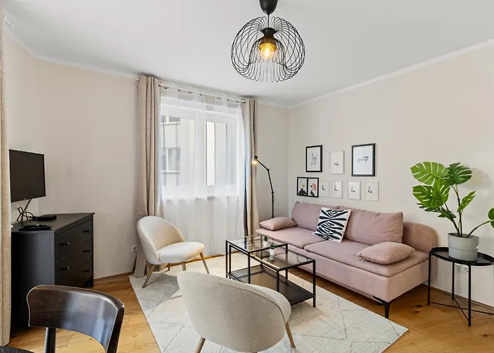 Free Parking I Balcony I 5 Min To Train Station
