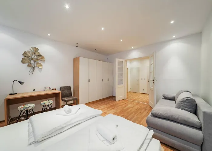 City Belvedere Apartment