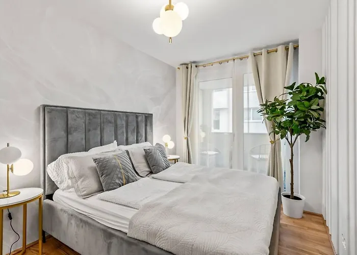 Balkon I Parkplatz I 5 Minuten Zum Einkaufszentrum I Schnelles Wlan