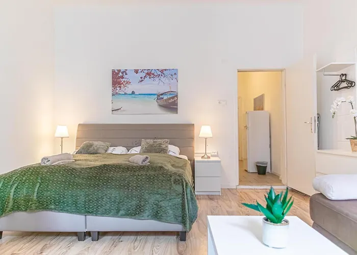 Budget-Friendly 2Br Apt With Great Location
