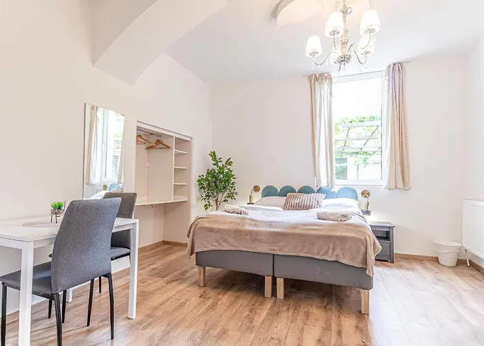 Beautiful Studio Apartment With Great Location