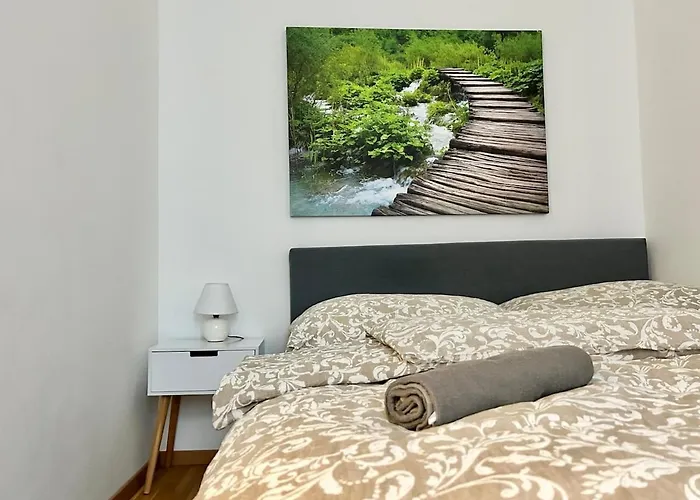 Sunny & Calm Apartment With Free Parking
