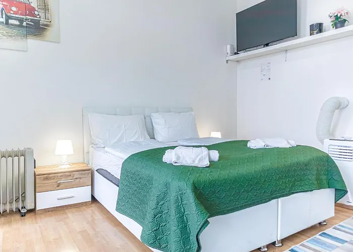 Homely Studio Near Millenium Tower