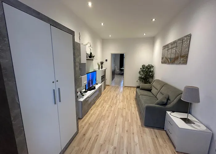 Schoene, Helle Wohnung In Stadtnaehe