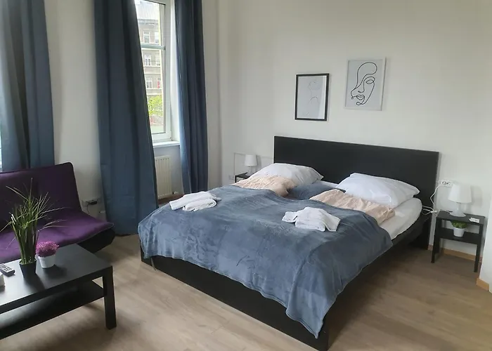 Massive 6Br Apt. Near Millenium City For Big Groups