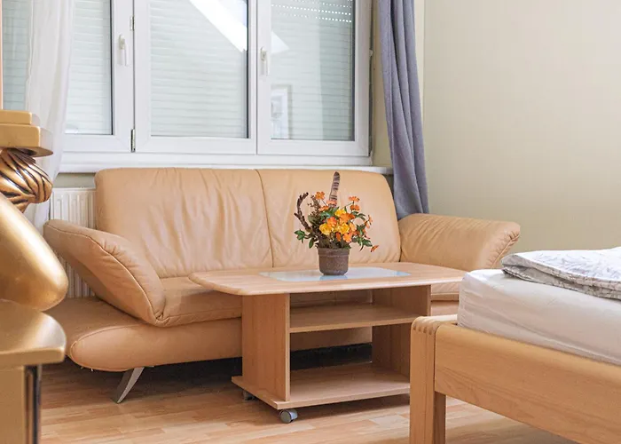 Exquisite Rooms In Shared Villa With Garden & Parking