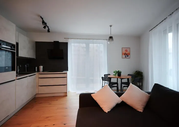 Bella\'S Appartment - Beautiful, Modern And Next To Metro