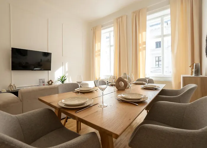 Vibrant 107 M2 Flat In The City Center
