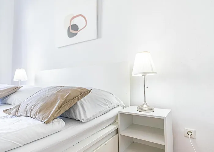 Stylish 2Br Apt For Groups, Up To 5P At Margareten