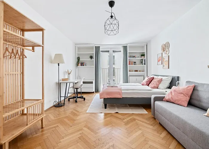 2 Bedroom City Apartment In Neubau, 6 Min To City Center