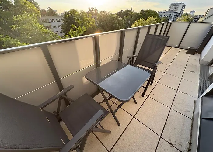 Rooftop Modern Apartment With Free Parking