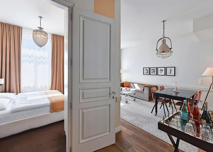 6 Rooms