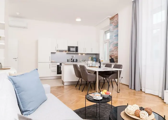 Stadlau Live Apartments by ichbucheAT