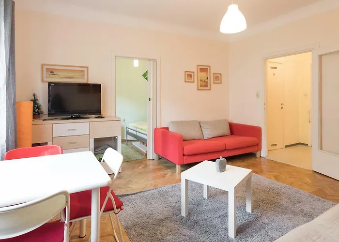 Cozy And Quiet Flat - 12 Min To Center
