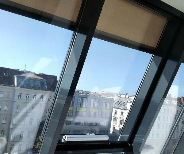 Roof Top Apartment With Views.
