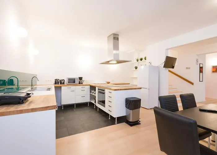 Vsa City Rooms / Shared House