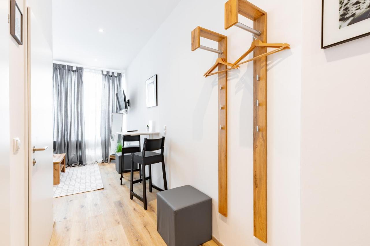 Budget West With Shared Kitchen Apartment