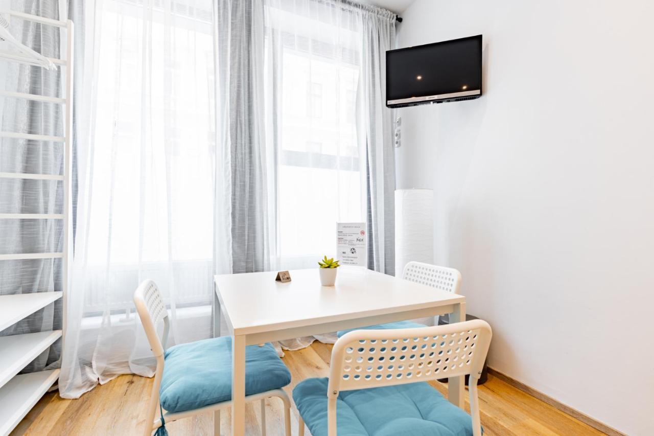 Budget West With Shared Kitchen Apartment