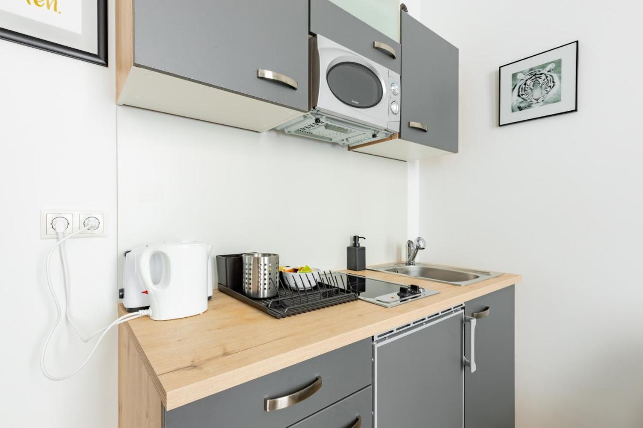 Budget West With Shared Kitchen Apartment *