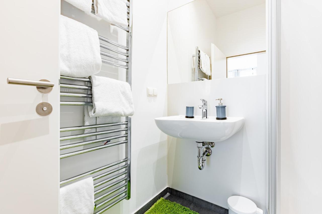 Budget West With Shared Kitchen Apartment *