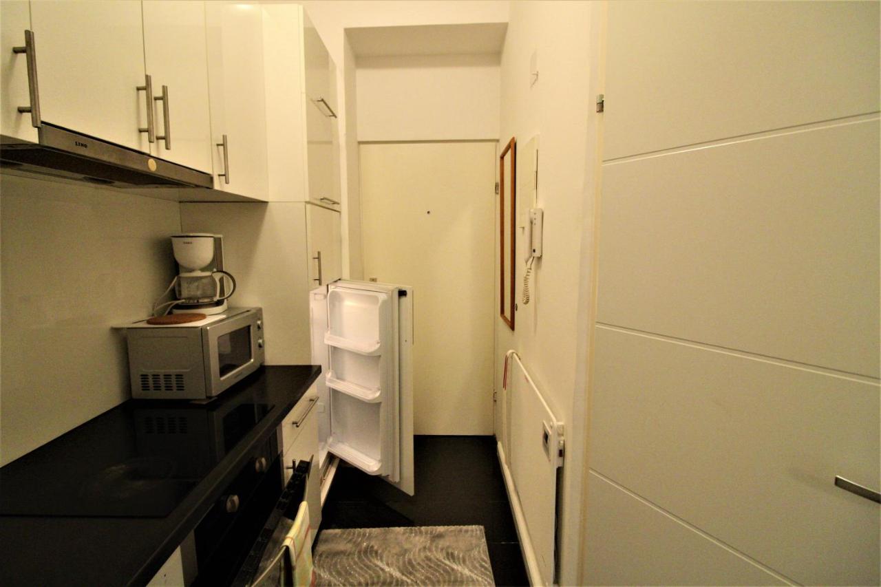 Small Studio Close To Center
