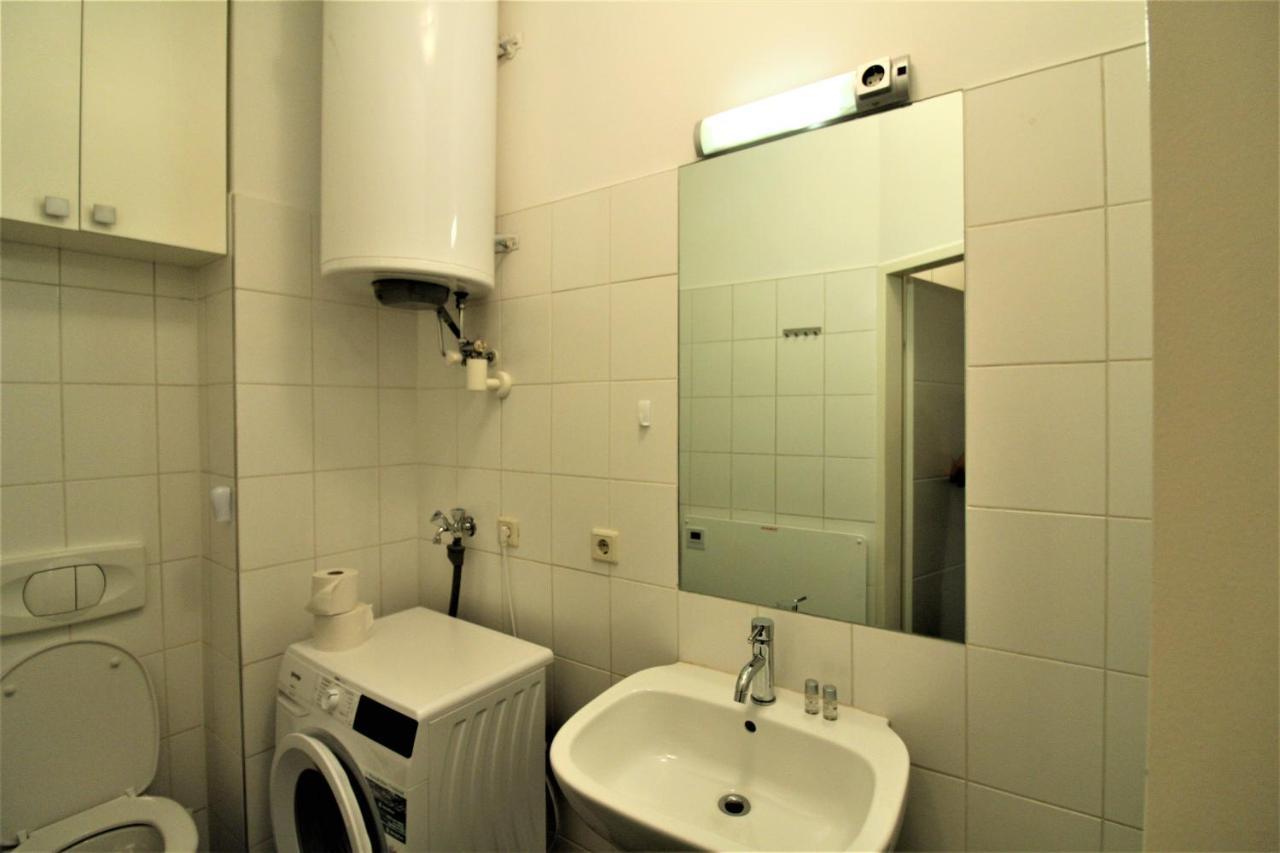 Small Studio Close To Center *