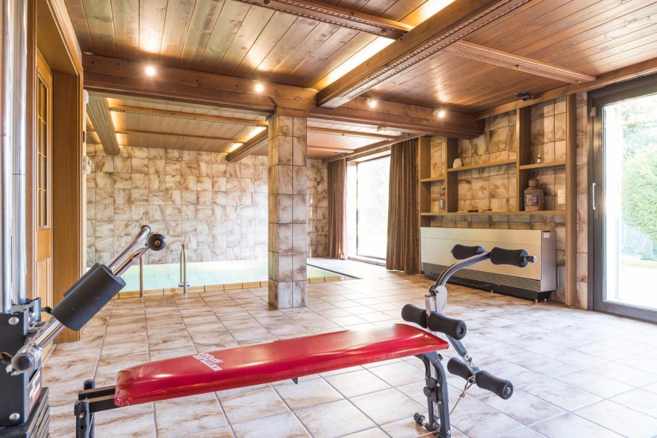 Yes, It Is Retro - Big With Indoor Pool Villa Vienna