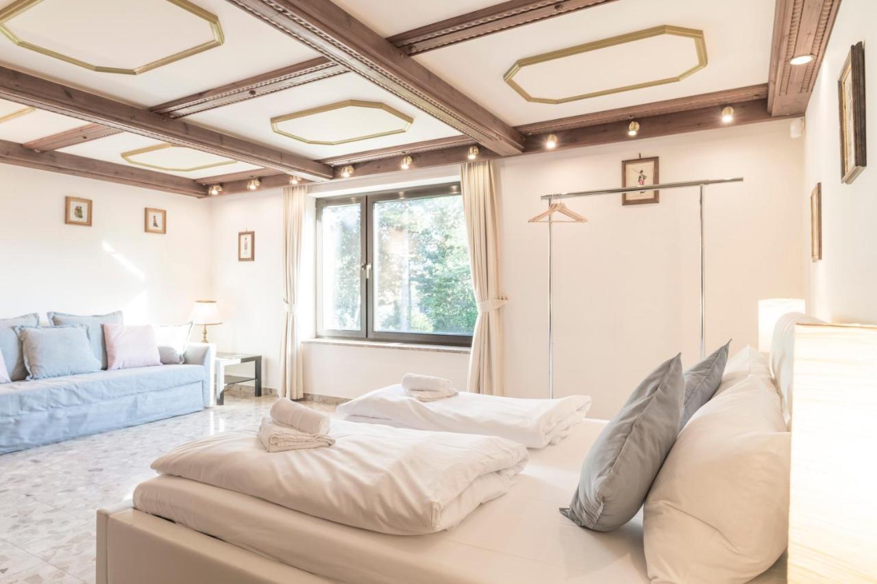 Villa Yes, It Is Retro - Big With Indoor Pool