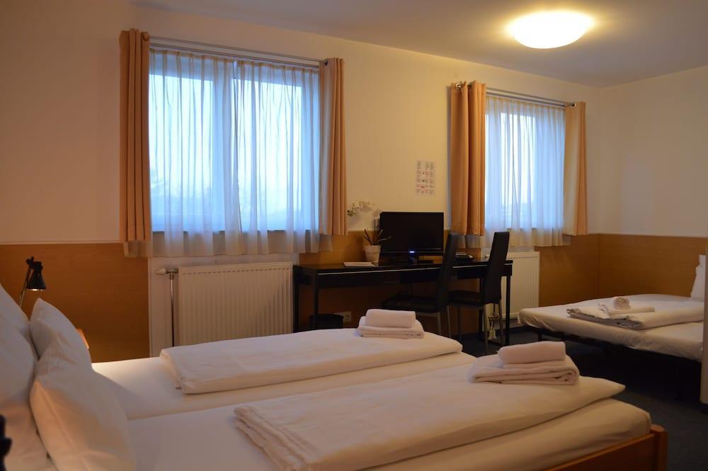 Hotel Donaustadt Kagran - At Metro U1