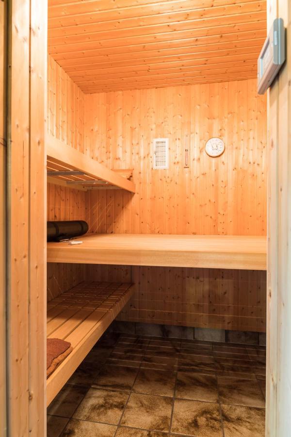 Yes, It Is Retro - Big With Indoor Pool Villa Vienna