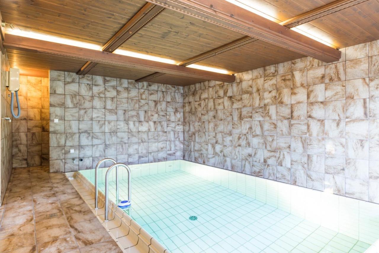 Villa Yes, It Is Retro - Big With Indoor Pool *