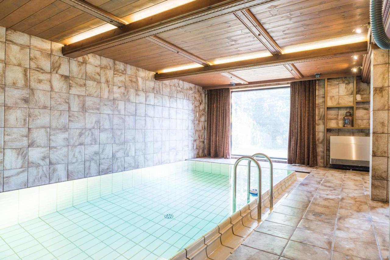 Yes, It Is Retro - Big With Indoor Pool Villa *