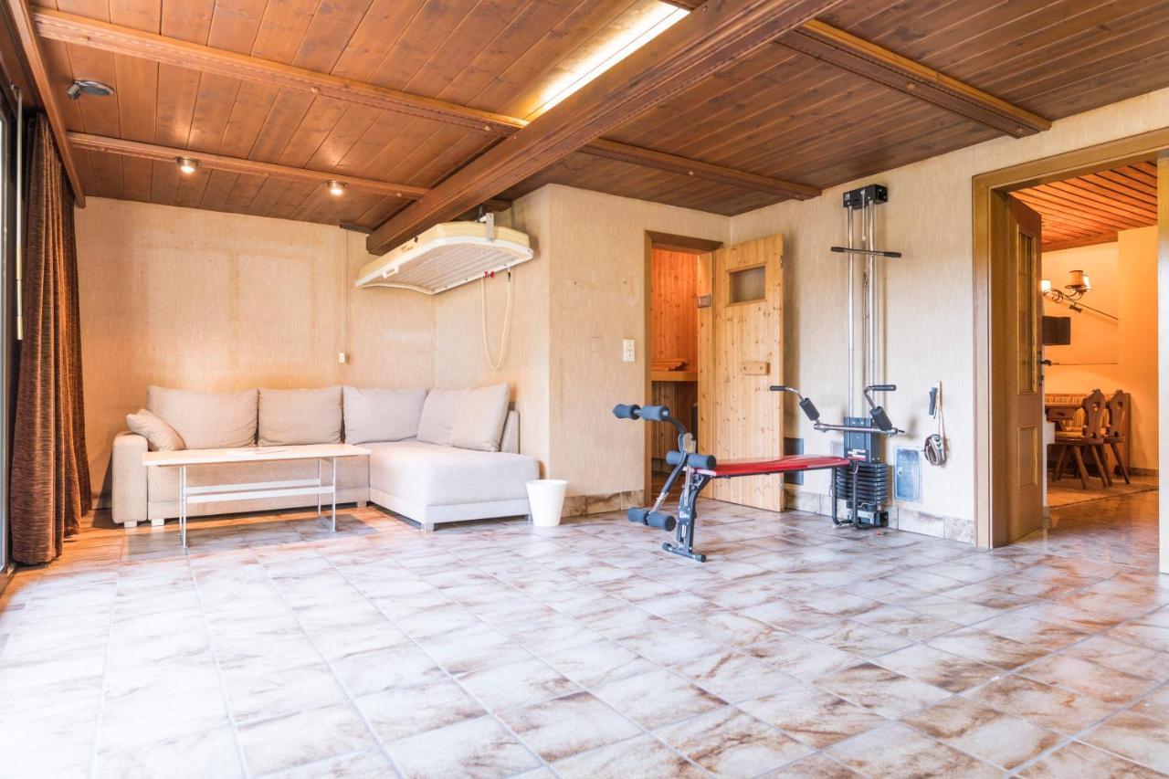Yes, It Is Retro - Big With Indoor Pool *