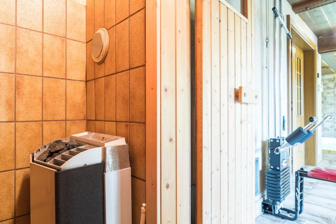 Yes, It Is Retro - Big With Indoor Pool Villa *