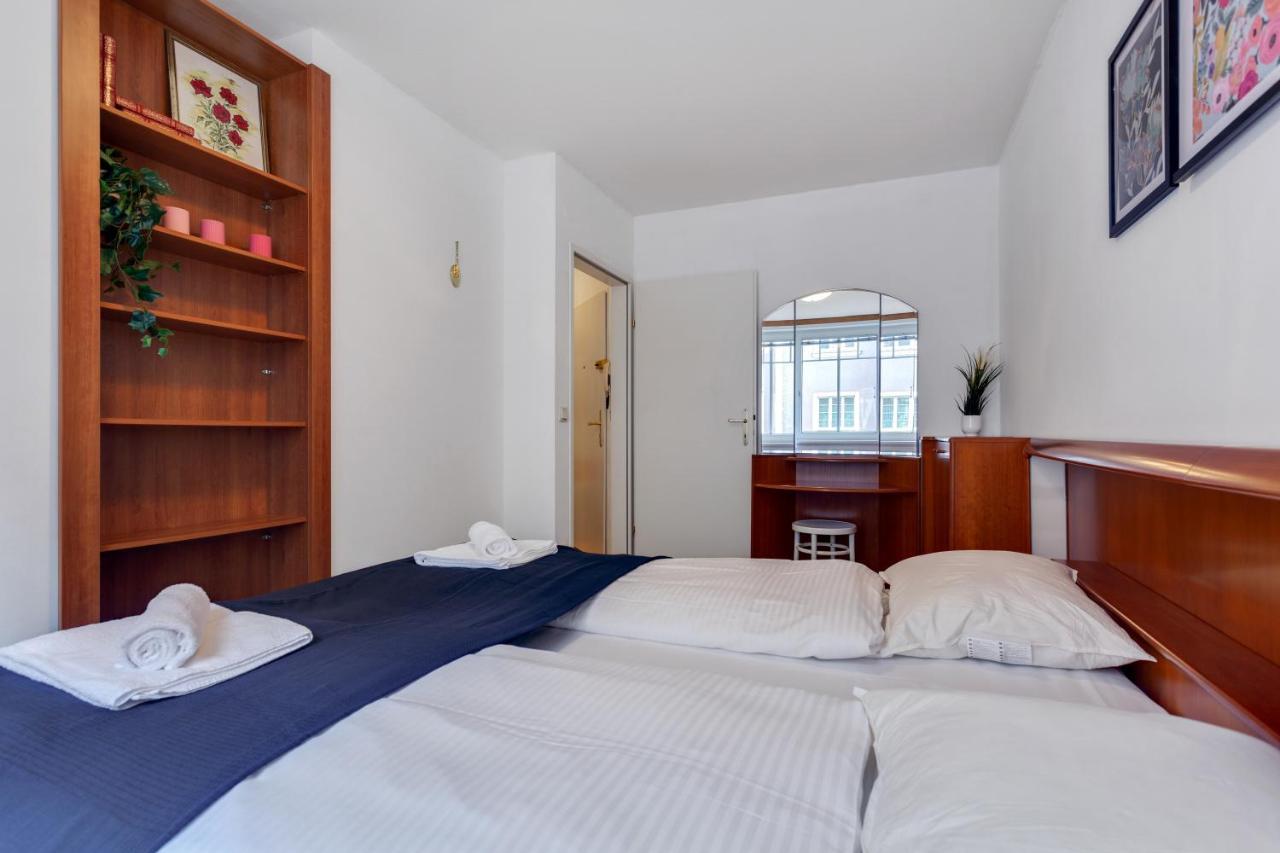 Close To Shopping Mile Apartment *