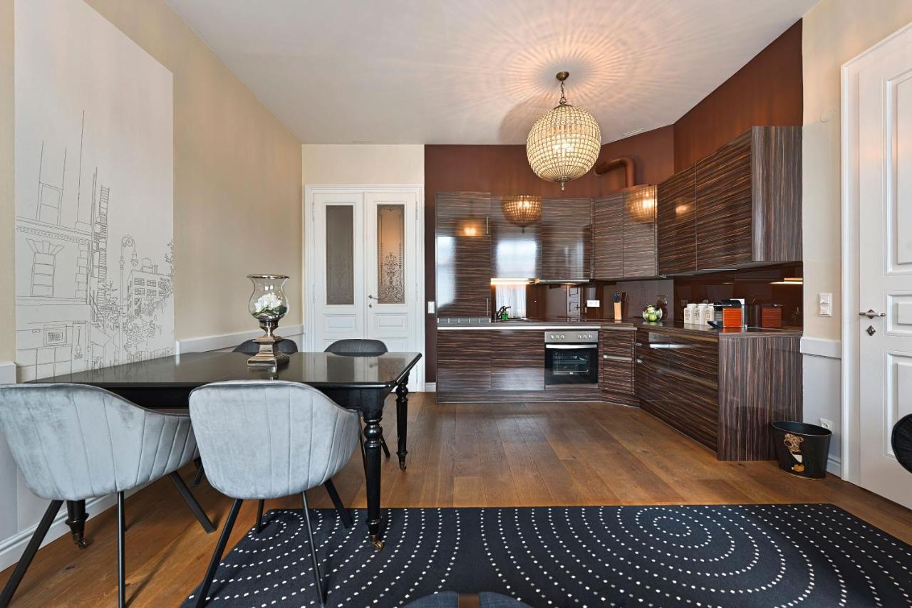 Apartment 6 *