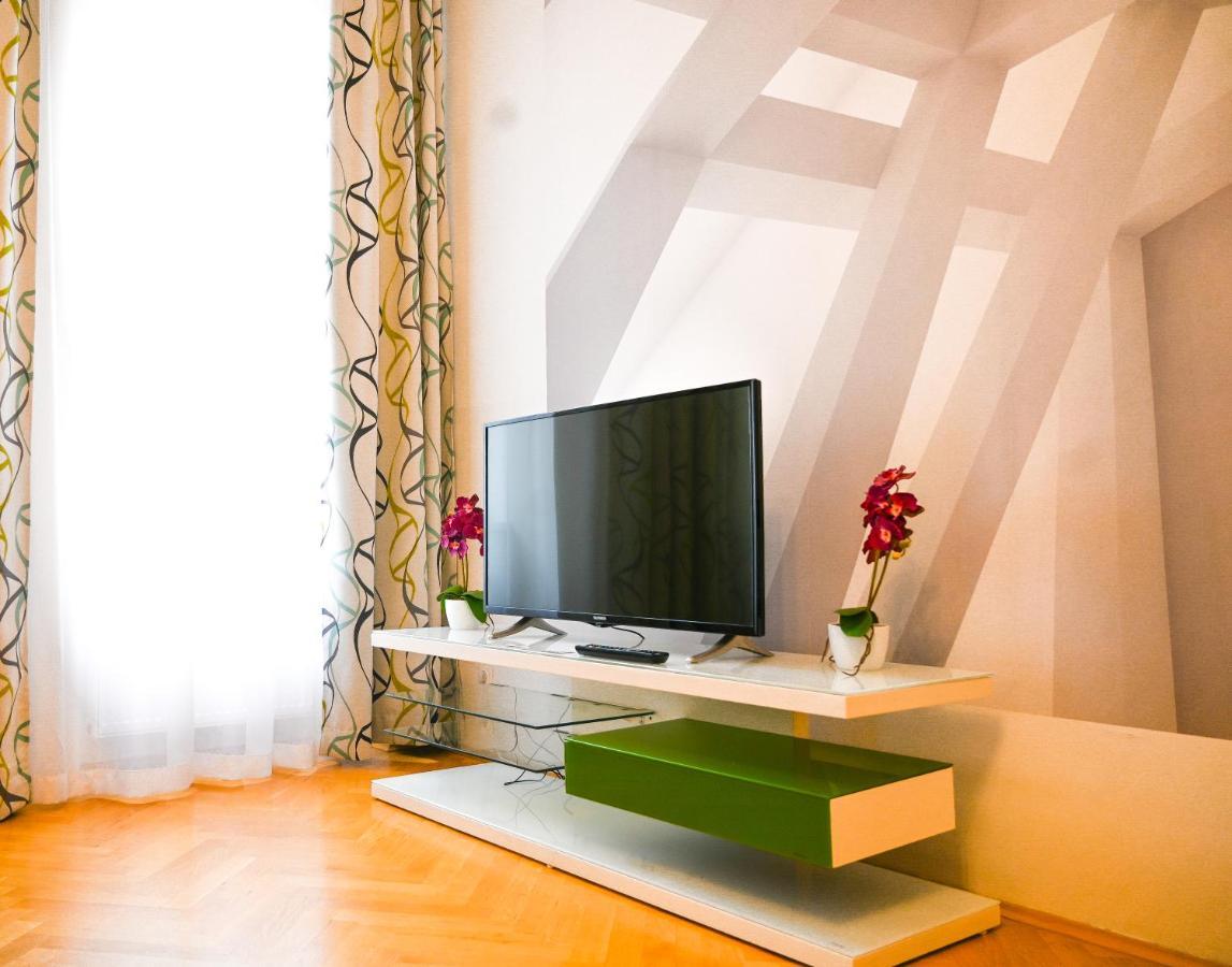 Elegant Augarten Apartment