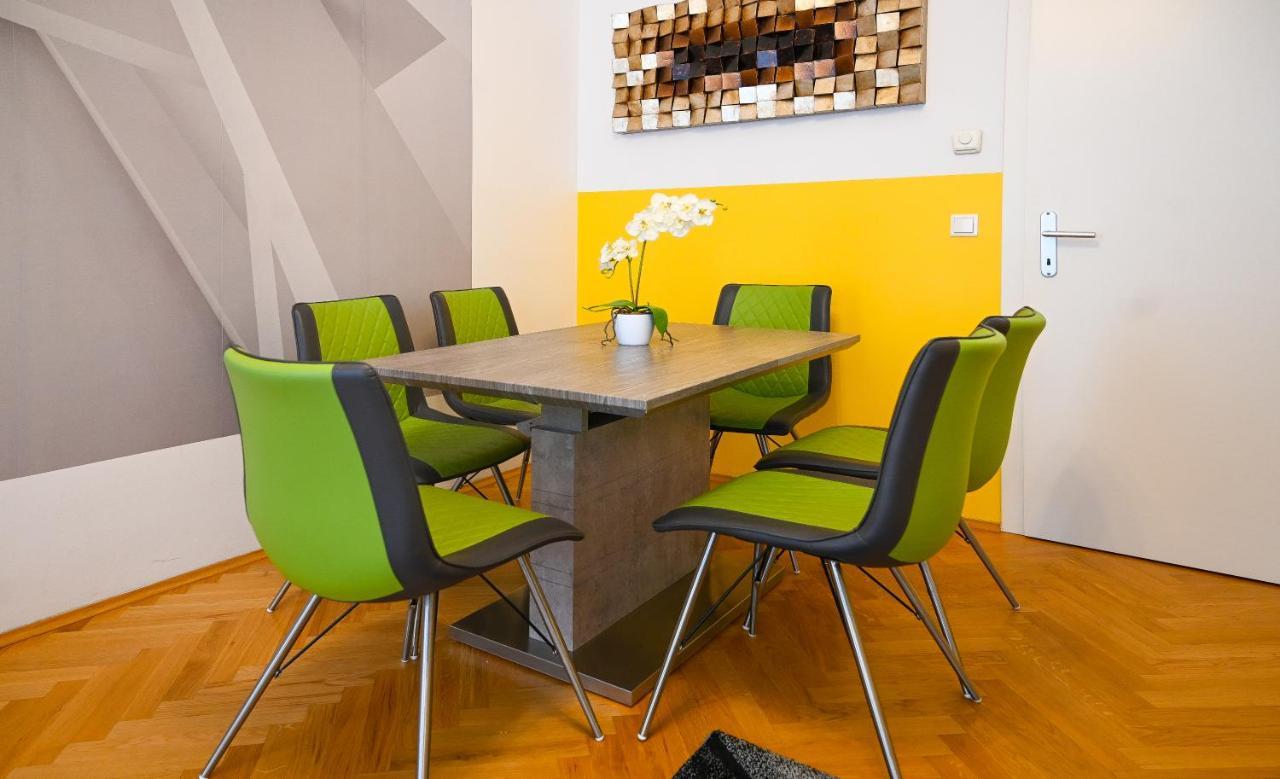 Elegant Augarten Apartment Vienna