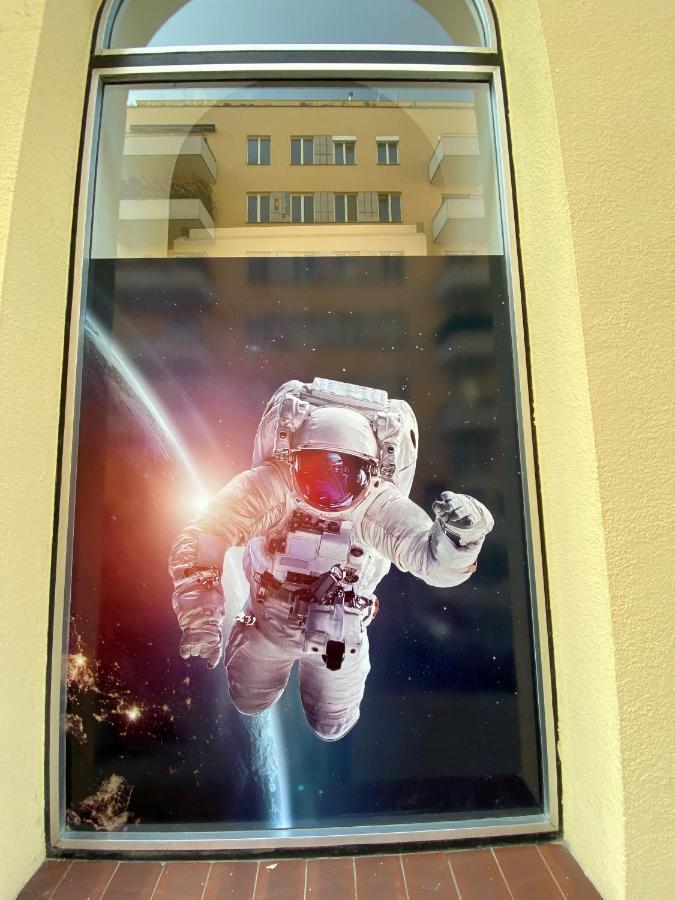 Space - Station # Hauptbahnhof