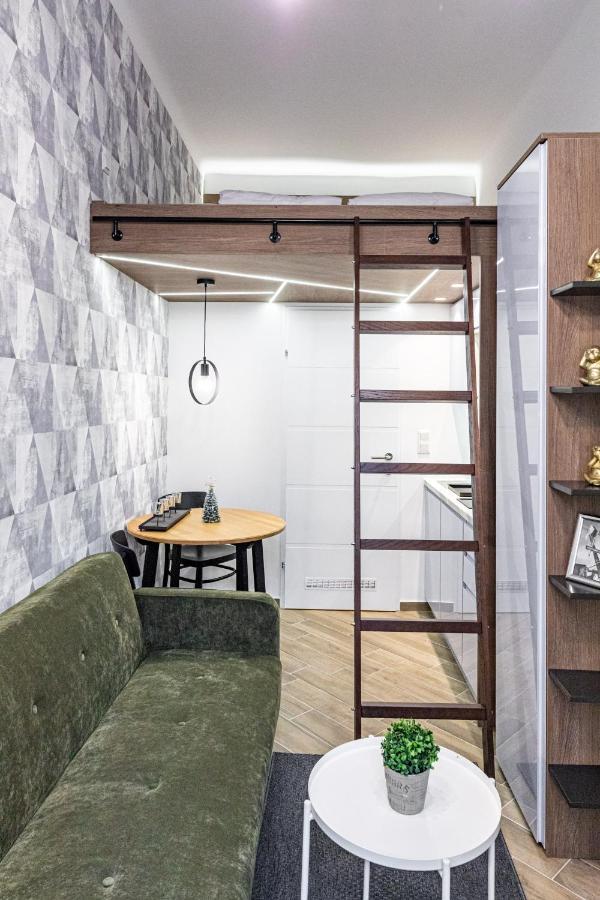 Apartment Zeus Design *