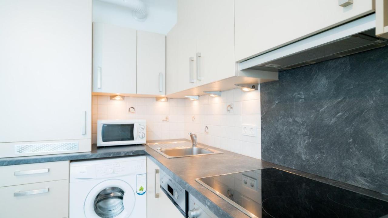 | Rent Now From 1 Week: Furnished 1 Bedroom In 1020 Apartamento