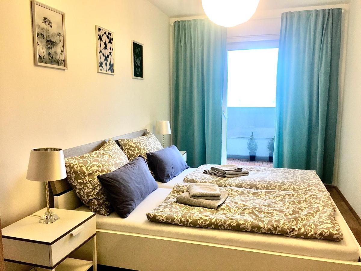 2 Bedroom Next To Metro U1 And Garage Parking Viena