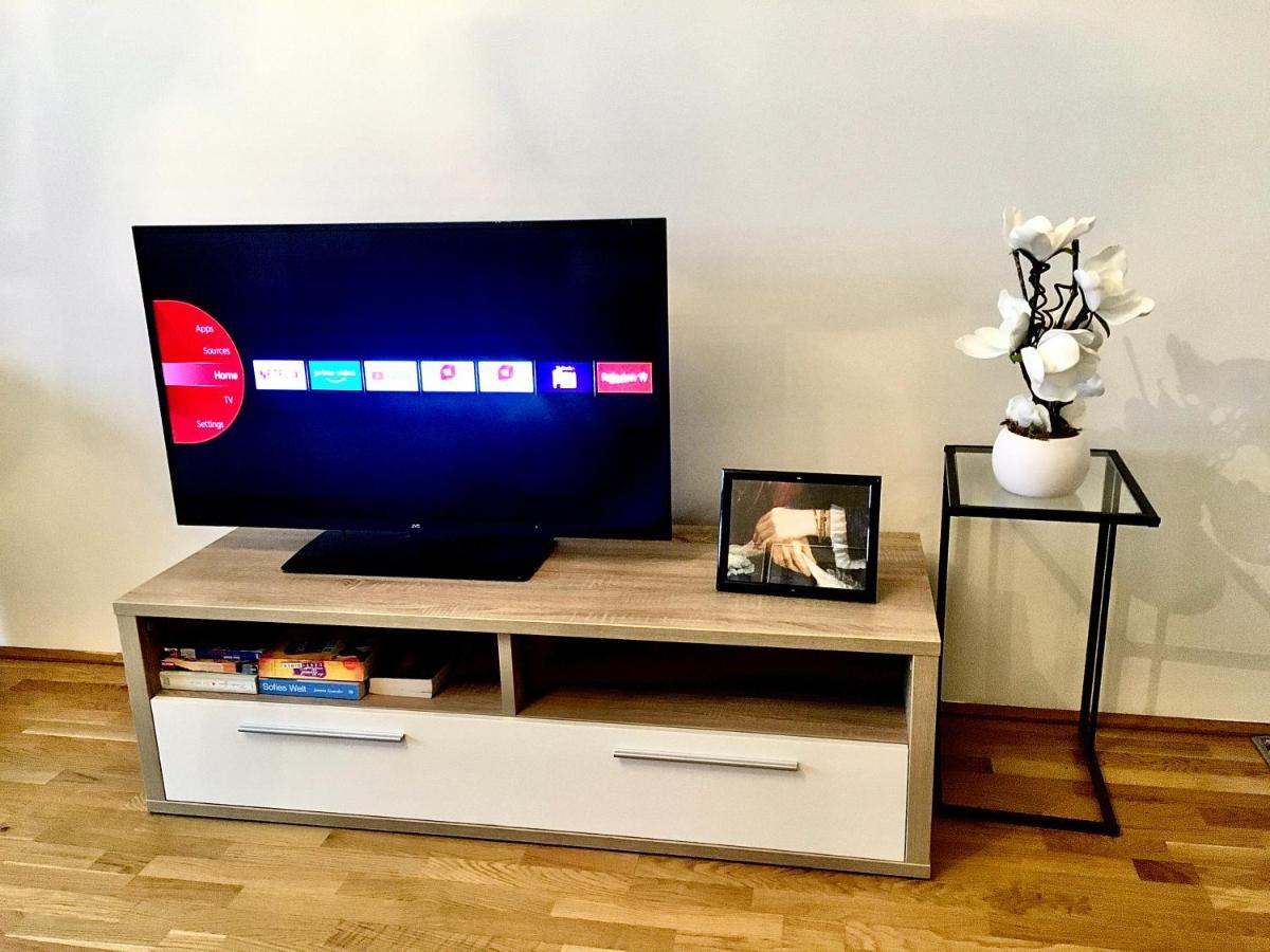 2 Bedroom Next To Metro U1 And Garage Parking Viena