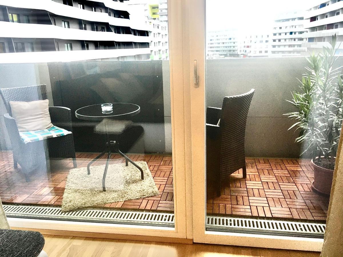 2 Bedroom Next To Metro U1 And Garage Parking Apartment *