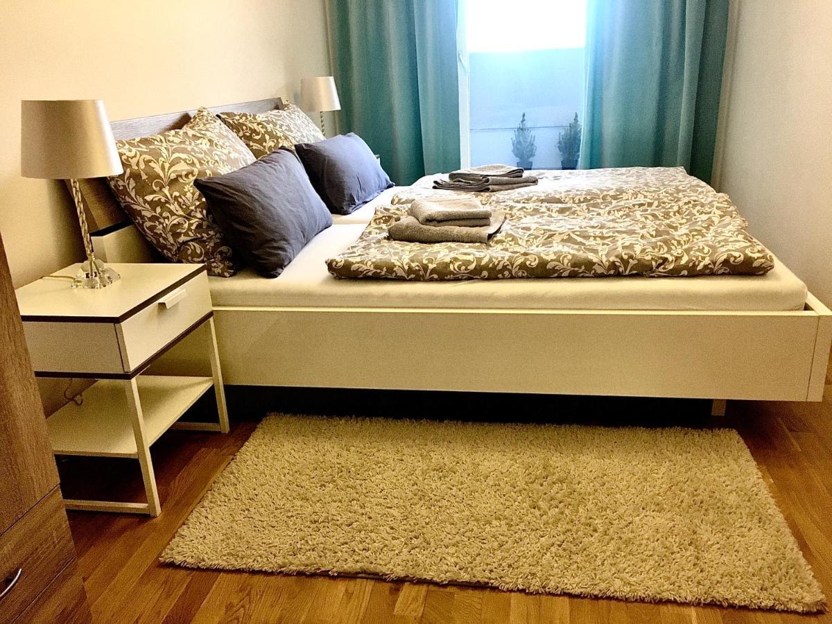 Apartment 2 Bedroom Next To Metro U1 And Garage Parking Vienna