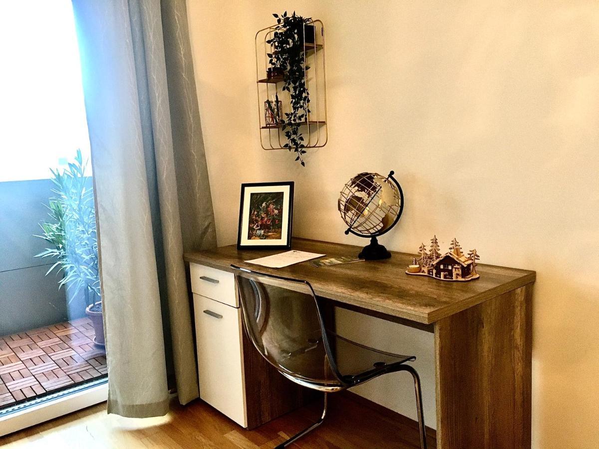 2 Bedroom Next To Metro U1 And Garage Parking Apartment Vienna