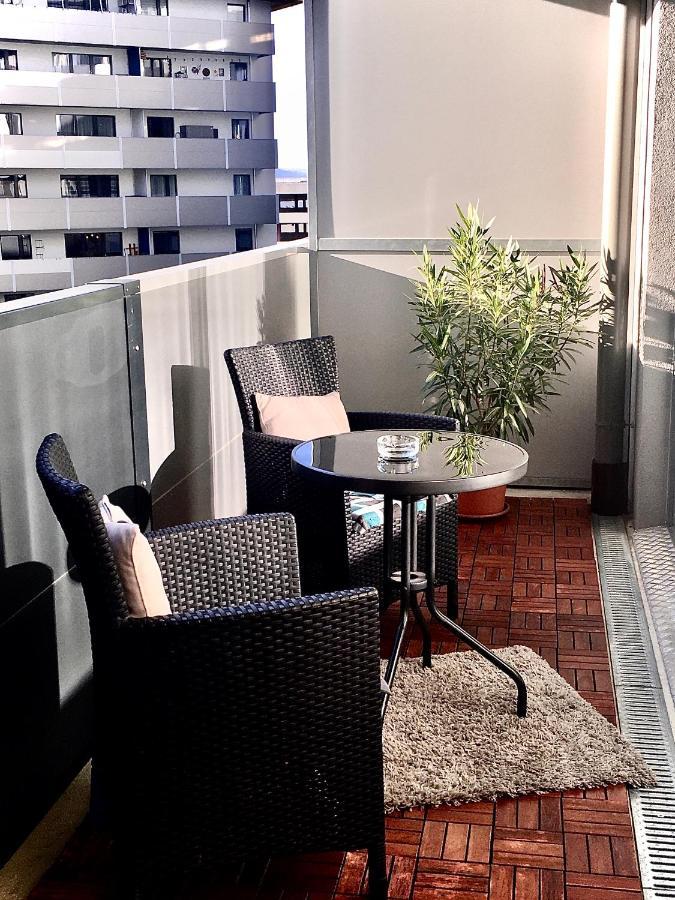 2 Bedroom Next To Metro U1 And Garage Parking Viena