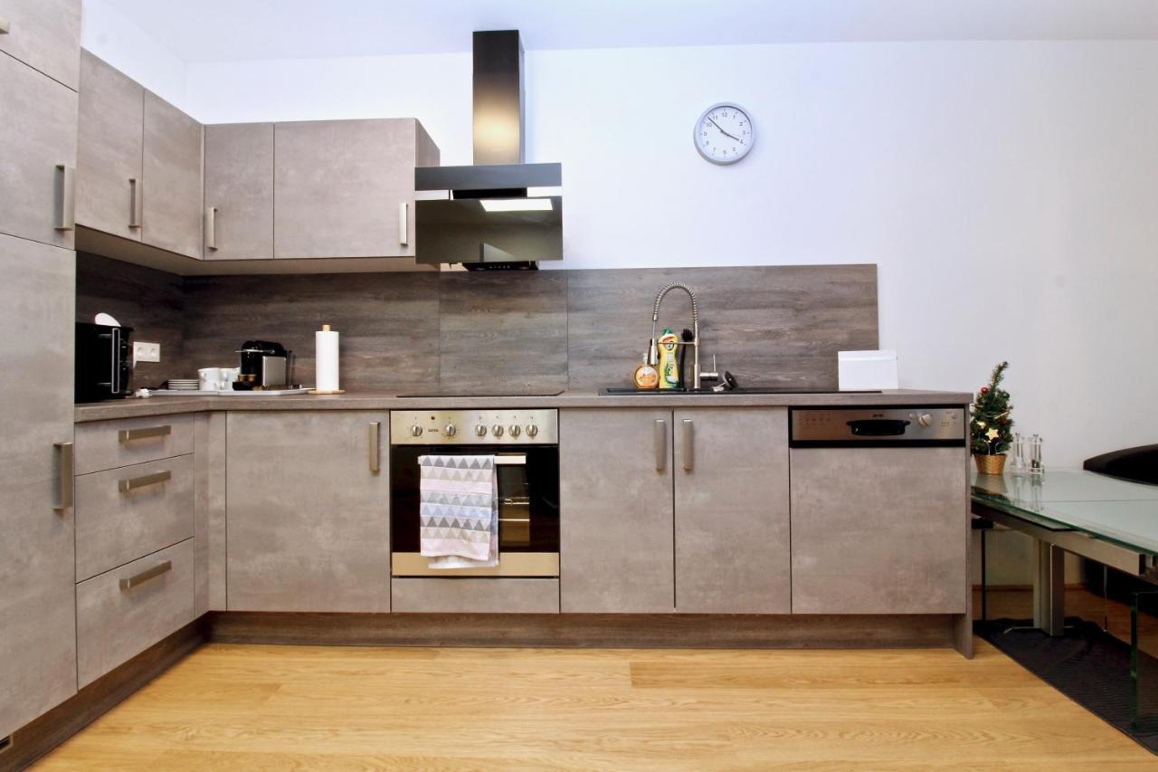 Balcony/pool/free Parking Garage Apartment Wien